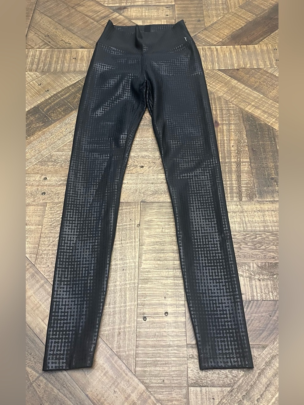 Peloton Show Up Digital Foil Leggings in black